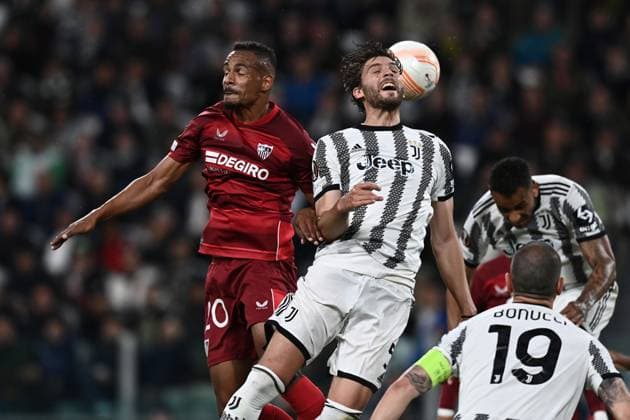 Fernando Reges (Sevilla FC)Manuel Locatelli (Juventus) during the UEFA Europa League 2022 2023 match between Juventus 1-1 Siviglia at Allianz Stadium on May 11, 2023 in Torino, Italy. Noxthirdxpartyxsales  (218225414)