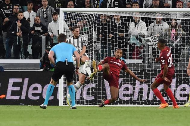 IPP20230511 Football - soccer: UEFA Europa League 2022 2023, Juventus F.C. - Sevilla FC, l intervento all interno dell area di rigore di Loic BadÃ ai danni di adrien rabiot non reputato falloso ne dall arbitro ne dal VAR (Verwendung nur in Deutschland - GERMANY ONLY) *** IPP20230511 Football soccer UEFA Europa League 2022 2023, Juventus F C Sevilla FC, l intervento all interno dell area di rigore di Loic BadÃ ai danni di adrien rabiot non reputato falloso ne dall arbitro ne dal VAR Use only in Germany GERMANY ONLY 