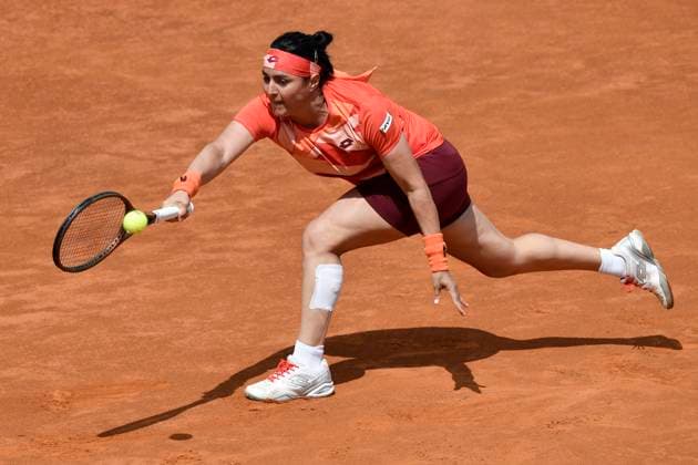 Sport Bilder des Tages Ons Jabeur of Tunisia during her match against Paula Badosa of Spain at the Internazionali BNL d Italia tennis tournament at Foro Italico in Rome, Italy on May 11th, 2023. antoniettaxbaldassarre