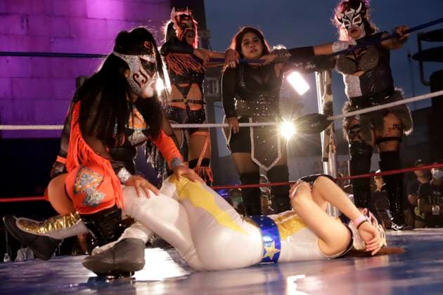 May 12, 2023, Mexico City, Mexico: Mexico City s Secretary of Culture presents a women s wrestling performance at the Revolution Monument in Mexico City. on May 12, 2023 in Mexico City, Mexico Mexico City Mexico - ZUMAe321 0247648215st Copyright: xLuisxBarronx