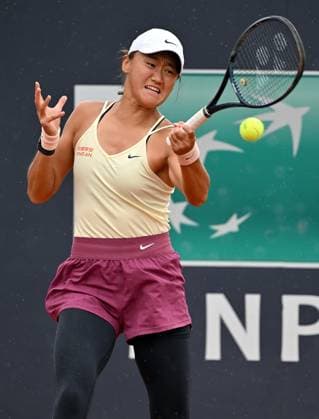 May 13, 2023, ROME: Wang Xiyu of China in action during her women s singles third round match against Taylor Townsend of the US (not pictured) at the Italian Open tennis tournament in Rome, Italy, 13 May 2023. ANSA ETTORE FERRARI Italian Open tennis tournament  - ZUMAa110 20230513_zaf_a110_055 Copyright: xEttorexFerrarix