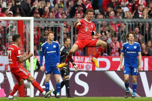 Goal celebration of Thomas Mueller 25 FC Bayern Muenchen to 1 0, FC Bayern Muenchen vs FC Schalke 04, Football, 1 Bundesliga, 32 Spieltag, 13 05 2023 DFB regulations prohibit any use of photographs as image sequences and or quasi video Muenchen Bayern Germany Copyright: xkolbert-press ChristianxKolbertx