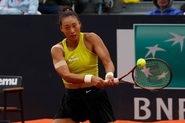 May 13, 2023, Rome, Naples, Italy: Qinwen Zheng (CHN) against Anna Bondar (HUN) during the 2nd round of ATP, Tennis Herren 1000 in Rome against , Italy, 13 May 2023 Rome Italy - ZUMAl131 20230513_zsp_l131_040 Copyright: xCiroxDexLucax