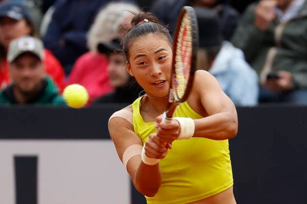13th May 2023; Foro Italico, Rome, Italy: ATP, Tennis Herren 1000 Masters Rome, Day 6; Qinwen Zheng (CHN) returns against Anna Bondar (HUN)  ActionPlus12509946 NaFoto
