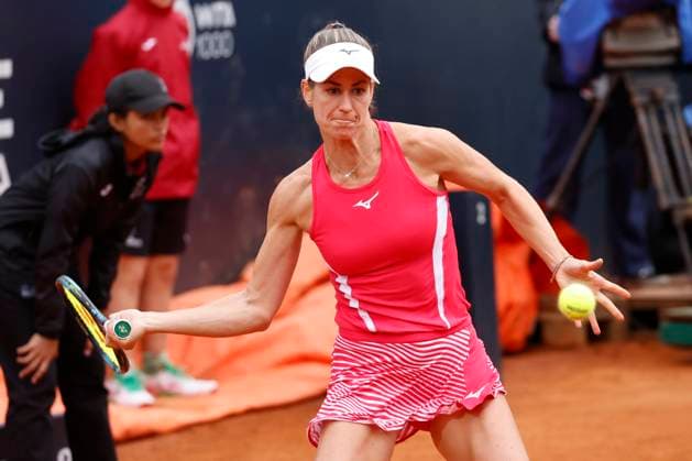 13th May 2023; Foro Italico, Rome, Italy: ATP, Tennis Herren 1000 Masters Rome, Day 6; Anna Bondar (HUN) returns against Qinwen Zheng (CHN)  ActionPlus12509947 NaFoto
