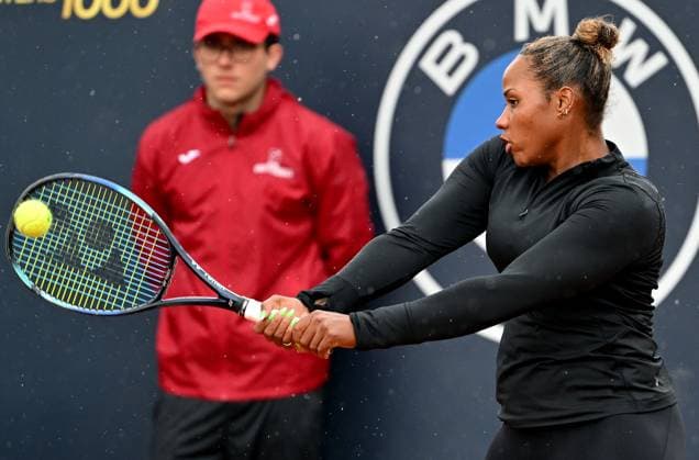 (230514) -- ROME, May 14, 2023 -- Taylor Townsend of the United States hits a return during the round of 32 match between Wang Xiyu of China and Taylor Townsend of the United States at the WTA, Tennis Damen Italian Open in Rome, Italy, May 13, 2023. (Photo by Xinhua) (SP)ITALY-ROME-TENNIS-WTA 1000-ROUND OF 32 AlbertoxLingria 