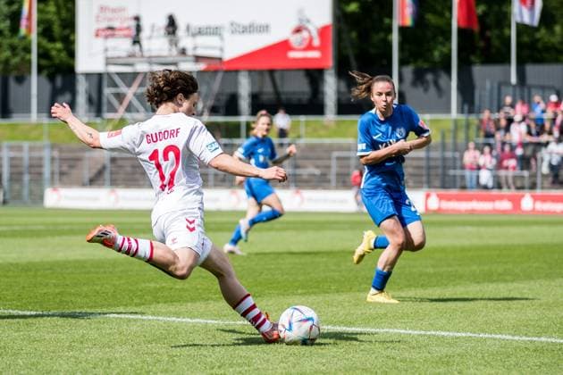 FLYERALARM Womens Bundesliga, 1 FC Koeln SV Meppen 1912 e V Alicia Gudorf 1 FC Koeln, 12 plays the pass to 1 0, Julia Pollak SV Meppen 1912 e V , 20 can not stop FLYERALARM Womens Bundesliga, 1 FC Koeln SV Meppen 1912 e V , Koeln, Geissbockheim on 14 05 2023 DFB REGULATIONS PROHIBIT ANY USE OF PHOTOGRAPHS AS IMAGE SEQUENCES AND OR QUASI VIDEO Copyright: xBEAUTIFULxSPORTS Wunderlx
