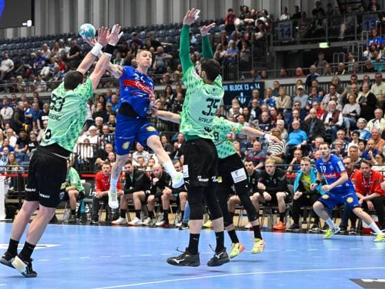 Linus Arnesson Bergischer HC, 24 tries from the second row against Mijajlo Marsenic Fuechse Berlin, 93 , Marko Kopljar Fuechse Berlin, 35 and Mathias Gidsel Fuechse Berlin, 19 Tomas Babak Bergischer HC, 19 orients back Bergischer HC vs Fuechse Berlin, handball, LIQUI Moly HBL, 29 match day, season 2022 2023, 14 05 2023 Bergischer HC vs Fuechse Berlin, handball, LIQUI Moly HBL, 29 match day, season 2022 2023, 14 05 2023 Duesseldorf Copyright: xEibner-Pressefotox xThomasxHaeslx EP_EER