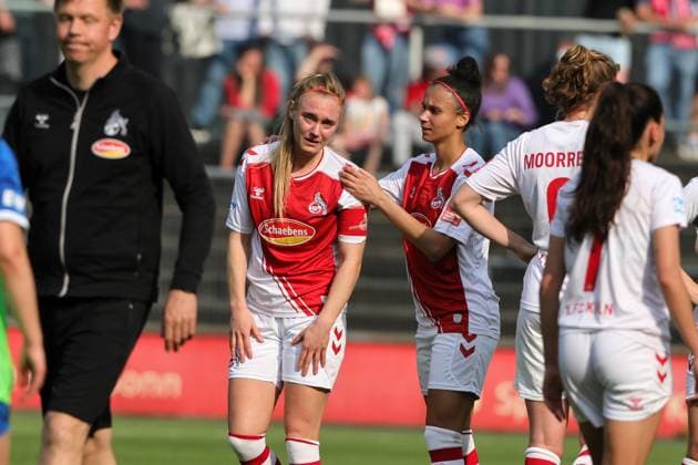 Sport 1 FC Köln vs SV Meppen, football Bundesliga women, from left Sarah Puntigam, Genessee Puntigam 1 FC Köln disappointed after defeat, picture , 14 05 2023