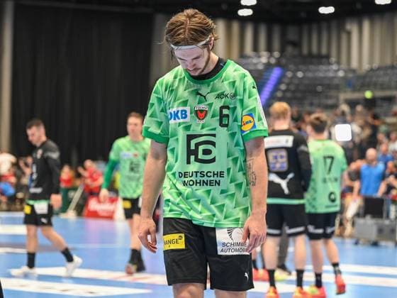 On the way to the dressing room Jacob Tandrup Holm Fuechse Berlin, 06 hangs his head after the defeat Bergischer HC vs Fuechse Berlin, handball, LIQUI Moly HBL, 29 match day, season 2022 2023, 14 05 2023 Bergischer HC vs Fuechse Berlin, handball, LIQUI Moly HBL, 29 match day, season 2022 2023, 14 05 2023 Duesseldorf Copyright: xEibner-Pressefotox xThomasxHaeslx EP_EER