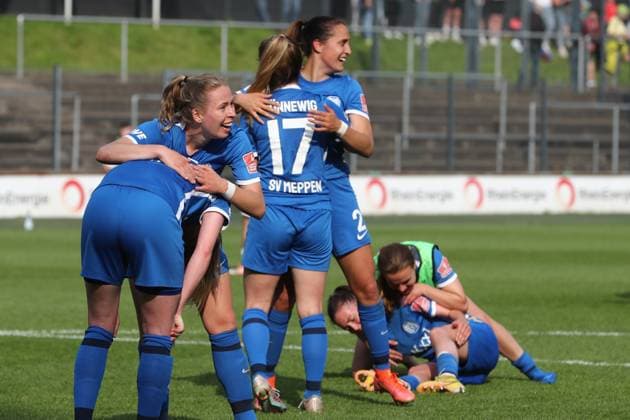 Sport 1 FC Cologne vs SV Meppen, football Bundesliga women, Meppen jubilation after the final whistle Meppen , Picture , 14 05 2023