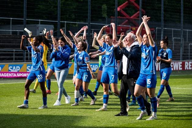 FLYERALARM Frauen Fussball Bundesliga, 1 FC Koeln SV Meppen 1912 e V The players of SV Meppen 1912 e V celebrate the victory with the accompanying fans FLYERALARM Frauen Fussball Bundesliga, 1 FC Koeln SV Meppen 1912 e V , Koeln, Geissbockheim on 14 05 2023 DFB REGULATIONS PROHIBIT ANY USE OF PHOTOGRAPHS AS IMAGE SEQUENCES AND OR QUASI VIDEO Copyright: xBEAUTIFULxSPORTS Wunderlx