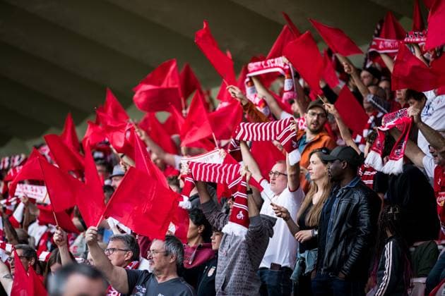 FLYERALARM Womens Soccer Bundesliga, 1 FC Koeln SV Meppen 1912 e V Fans of 1 FC Koeln hold up scarves and wave flags FLYERALARM Womens Soccer Bundesliga, 1 FC Koeln SV Meppen 1912 e V , Koeln, Geissbockheim on 14 05 2023 DFB REGULATIONS PROHIBIT ANY USE OF PHOTOGRAPHS AS IMAGE SEQUENCES AND OR QUASI VIDEO Copyright: xBEAUTIFULxSPORTS Wunderlx
