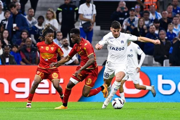 Ruslan MALINOVSKYI ( 18 - Olympique Marseille ) - BAMBA Abdoulaye ( 25 - Angers ) - JUSTIN-NOEL KALUMBA MWANA NGONGO ( 17 - Angers ) - FOOTBALL : Marseille vs Angers - Ligue 1 - 14 05 2023 FedericoPestellini Panoramic 