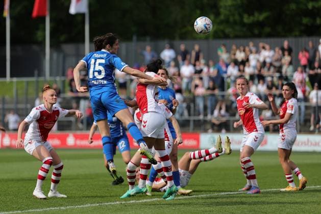Flyeralarm Frauen Bundesliga 2022 2023 1 FC Köln SV Meppen Kristina Maksuti SVM, 15 in header with Laura Vogt FC, 3 , Myrthe Moorrees FC, 6 , Manjou Wilde FC, 7 Köln Franz Kraemer Stadion NRW Germany