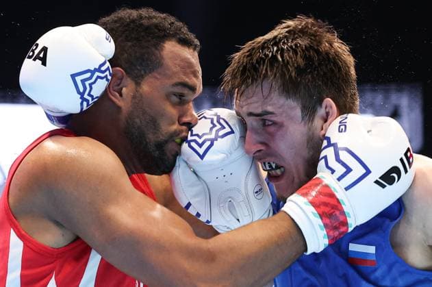 Bilder des Jahres 2023, Sport 05 Mai Sport Themen der Woche KW19 Sport Bilder des Tages UZBEKISTAN, TASHKENT - MAY 14, 2023: Russia s Sharabutdin Atayev (in blue) and Azerbaijan s Loren Alfonso (in red) fight in their final elite men 54-57kg featherweight bout at the 2023 IBA Men s World Boxing Championships at Humo Arena. Valery Sharifulin TASS  59089352