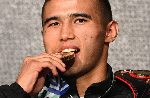 Bilder des Jahres 2023, Sport 05 Mai Sport Themen der Woche KW19 Sport Bilder des Tages Uzbekistan Boxing World Championships 8432689 14.05.2023 Gold medalist Uzbekistan s Ruslan Abdullaev poses during an award ceremony following his elite men s light (60-63,5 kg) final bout against Mongolia s Chinzorig Baatarsukh, at the IBA Men s World Boxing Championships, in Tashkent, Uzbekistan. Alexey Filippov Sputnik Tashkent Uzbekistan  Copyright: xAlexeyxFilippovx