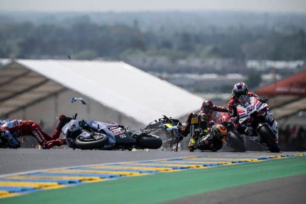Bilder des Jahres 2023, Sport 05 Mai Sport Themen der Woche KW19 accident, crash 10 MARINI Luca (ita), Mooney VR46 Racing Team, Ducati Desmosedici GP22, action 73 MARQUEZ Alex (spa), Gresini Racing MotoGP, Ducati Desmosedici GP22, action during the 2023 MotoGP Shark Grand Prix de France on the Circuit Bugatti from May 12 to 14, in Le Mans, France - MOTO - MOTO GP - FRENCH GRAND PRIX 2023 DPPI Panoramic  _GG13865
