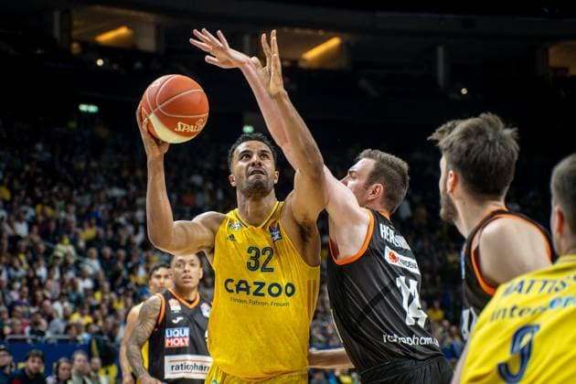 Basketball Berlin 14 05 2023 Season 2022 2023 easyCredit BBL 1 Bundesliga Playoffs Quarterfinals Game 1 Alba Berlin ratiopharm Ulm Johannes Thiemann Alba Berlin, No 32 Philipp Herkenhoff Ulm, No 14