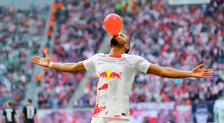 Sport Themen der Woche KW19 RB Leipzig - Bremen Bundesliga Leipzig,Ê14.05.2023, Red Bull Arena, Fussball, Bundesliga, Spieltag 32 , ÊRB LEIPZIG vs. SV WERDER BREMEN 2:1 (0:0) , RB Torjubel nach VAR aberkannten Treffer. Im Bild: Der vermeintliche Torschütze Christopher Nkunku (18, RB Leipzig), Torjubel mit rotem Luftballon. , Fotos: PICTURE POINT Roger Petzsche ,Ê Nur für journalistische Zwecke. Only for editorial use! DFL regulations prohibit any use of photographs as image sequences and or quasi-video. ,Ê Veröffentlichung ist honorarpflichtig, zzgl. MwSt. , , *** RB Leipzig Bremen Bundesliga Leipzig,Ê14 05 2023, Red Bull Arena, Football, Bundesliga, Matchday 32 , ÊRB LEIPZIG vs SV WERDER BREMEN 2 1 0 0 , RB goal celebration after VAR disallowed goal In picture The alleged goal scorer Christopher Nkunku 18, RB Leipzig , goal celebration with red balloon , Photos PICTURE POINT Roger Petzsche ,Ê Only for journalistic use Only for editorial use DFL regulations prohibit any use of photographs as image sequences and or quasi video ,Ê Publication is subject to a fee, plus VAT , , Picture Point