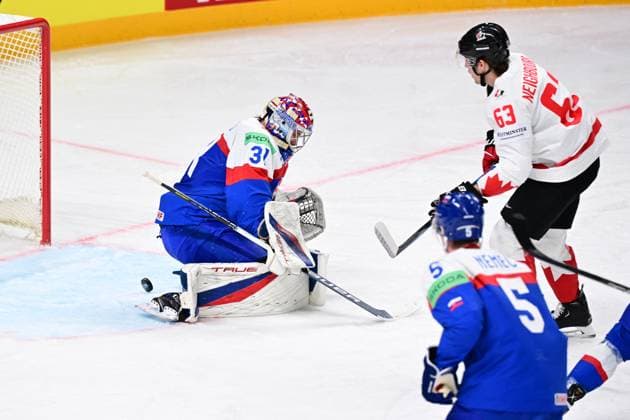 L-R goalkeeper Samuel Hlavaj (SVK) and scoring Jake Neighbours (CAN) in action during the IIHF Ice hockey, Eishockey World Championship, WM, Weltmeisterschaft Group B match Slovakia vs Canada, on May 15, 2023, in Riga, Latvia. (CTKxPhoto DavidxTanecek) CTKPhotoP2023051505124  CTKPhotoP2023051505124