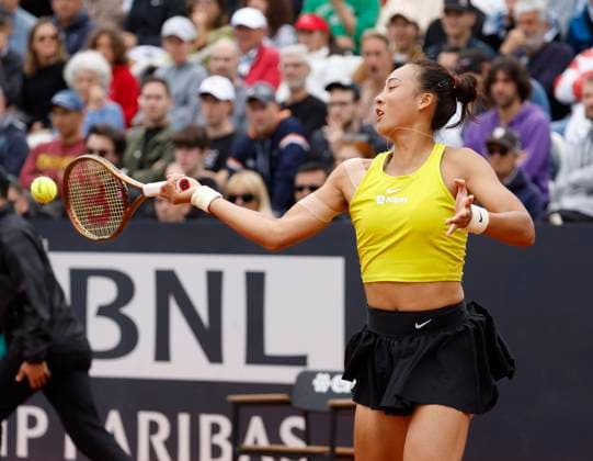 (230515) -- ROME, May 15, 2023 -- Zheng Qinwen of China hits a return during the round of 16 match between Zheng Qinwen of China and her compatriot Wang Xiyu at the WTA, Tennis Damen Italian Open in Rome, Italy, May 15, 2023. (Str Xinhua) (SP)ITALY-ROME-TENNIS-WTA 1000-ROUND OF 16 XinxHuashefa 
