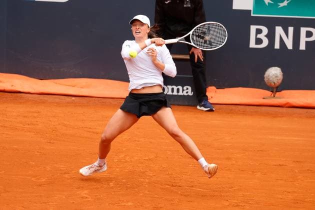 May 16, 2023, Rome, Naples, Italy: Iga Swkiatek (POL) against DonnaVekic (CRO) during the round of 16 match of ATP, Tennis Herren 1000 in Rome , Italy, 16 May 2023 Rome Italy - ZUMAl131 20230516_zsp_l131_032 Copyright: xCiroxDexLucax