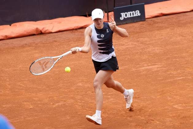 16th May 2023; Foro Italico, Rome, Italy: ATP, Tennis Herren 1000 Masters Rome, Day 9; Iga Swkiatek (POL) returns against DonnaVekic (CRO)  ActionPlus12510976 NaFoto
