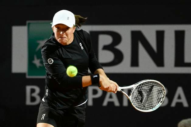 Photo Fabrizio Corradetti LaPresse May 17 2023 Rome, Italy Tennis Internazionali BNL d Italia 2023 Iga & x15a;wi& x105;tek (POL) vs Elen& x105; Rybakina (KAZ) In the pic: Iga & x15a;wi& x105;tek (POL) Foto Fabrizio Corradetti LaPresse 17 Maggio 2023 Roma, Italia Sport Tennis Internazionali BNL d Italia 2023 Iga & x15a;wi& x105;tek (POL) vs Elen& x105; Rybakina (KAZ) Nella foto: Iga & x15a;wi& x105;tek (POL) Photo Fabrizio Corradetti LaPresse May 17 2023 Rome, Italy Sport Tennis Internazionali BNL d Italia 2023 Iga & x15a;wi& x105;tek (POL) vs Elen& x105; Rybakina (KAZ) In the pic: Iga & x15a;wi& x105;tek (POL)  Copyright: xFabrizioxCorradettix xLaPressex