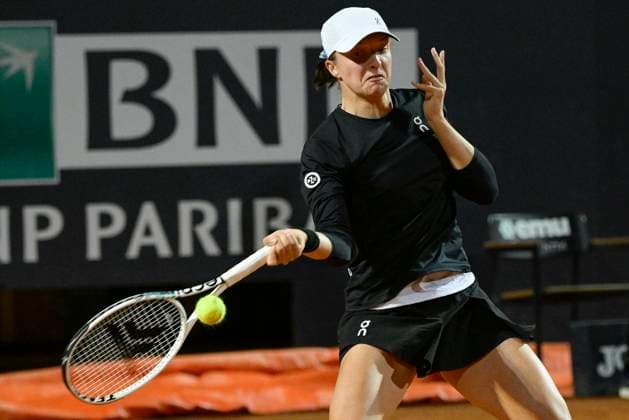 Photo Fabrizio Corradetti LaPresse May 17 2023 Rome, Italy Tennis Internazionali BNL d Italia 2023 Iga & x15a;wi& x105;tek (POL) vs Elen& x105; Rybakina (KAZ) In the pic: Iga & x15a;wi& x105;tek (POL) Foto Fabrizio Corradetti LaPresse 17 Maggio 2023 Roma, Italia Sport Tennis Internazionali BNL d Italia 2023 Iga & x15a;wi& x105;tek (POL) vs Elen& x105; Rybakina (KAZ) Nella foto: Iga & x15a;wi& x105;tek (POL) Photo Fabrizio Corradetti LaPresse May 17 2023 Rome, Italy Sport Tennis Internazionali BNL d Italia 2023 Iga & x15a;wi& x105;tek (POL) vs Elen& x105; Rybakina (KAZ) In the pic: Iga & x15a;wi& x105;tek (POL)  Copyright: xFabrizioxCorradettix xLaPressex