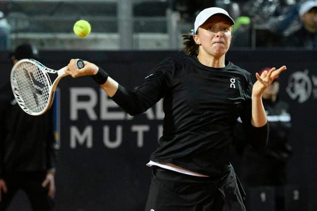 Photo Fabrizio Corradetti LaPresse May 17 2023 Rome, Italy Tennis Internazionali BNL d Italia 2023 Iga & x15a;wi& x105;tek (POL) vs Elen& x105; Rybakina (KAZ) In the pic: Iga & x15a;wi& x105;tek (POL) Foto Fabrizio Corradetti LaPresse 17 Maggio 2023 Roma, Italia Sport Tennis Internazionali BNL d Italia 2023 Iga & x15a;wi& x105;tek (POL) vs Elen& x105; Rybakina (KAZ) Nella foto: Iga & x15a;wi& x105;tek (POL) Photo Fabrizio Corradetti LaPresse May 17 2023 Rome, Italy Sport Tennis Internazionali BNL d Italia 2023 Iga & x15a;wi& x105;tek (POL) vs Elen& x105; Rybakina (KAZ) In the pic: Iga & x15a;wi& x105;tek (POL)  Copyright: xFabrizioxCorradettix xLaPressex