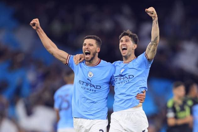 Fußball UEFA Champions League Halbfinale 2. Spiel Manchester City gegen Real Madrid 17. Mai 2023 UEFA Champions League Halbfinale 2. Spiel Manchester City gegen Real Madrid Ruben Dias von Manchester City und John Stones von Manchester City feiern den Sieg Foto Simon Stacpoole Abseits Manchester UK  Copyright: xSimonxStacpoolexOffside