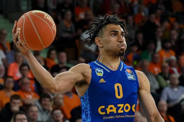 17 05 2023, ratiopharm Arena, Germany, Neu Ulm, ratiopharm ulm vs ALBA Berlin Basketball Bundesliga Playoffs Quarterfinals, Maodo Lo ALBA Berlin in action, on the ball, individual action Photo H Langer, H Langer ratiopharm Arena Neu Ulm Germany 541_ ULMALB20230517_120 Langer-541