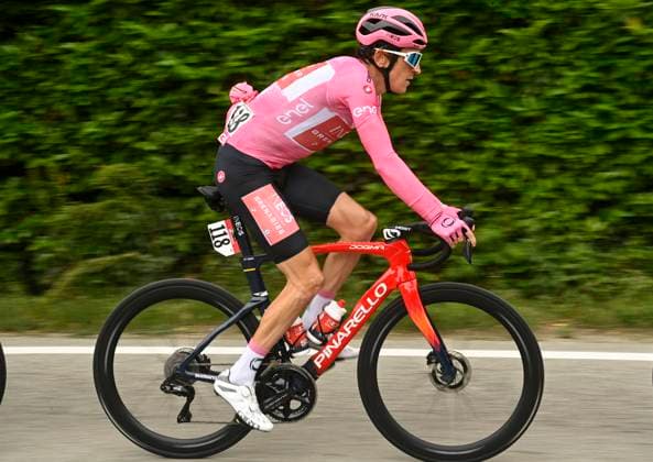 Foto Fabio Ferrari LaPresse 18 Maggio 2023 - Bra, Italia - - Ciclismo - Giro d™Italia 2023 - Edizione 106 - Tappa 12 - da Bra a Rivoli Nella foto: Durante la gara.Geraint Thomas (Ineos Grenadiers) May 18, 2023 Bra, Italy - Sport - Cycling - Giro d™Italia 2023 - 106th Edition - Stage 12 - From Bra to Rivoli In the pic: during the race.Geraint Thomas (Ineos Grenadiers)  Copyright: xFabioxFerrari LaPressex