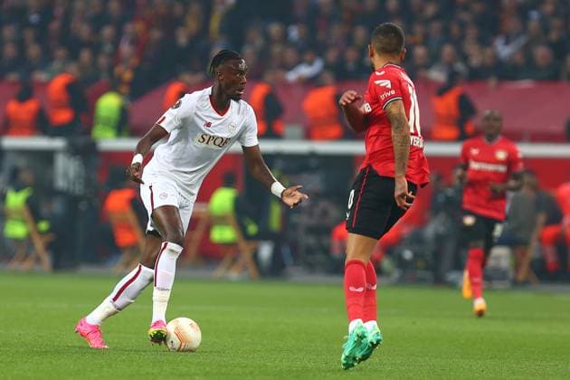 Tammy Abraham AS Roma in duel, action, with Nadiem Amiri Bayer 04 Leverkusen Bayer 04 Leverkusen vs AS Roma, football, European League, semifinals, second leg, 2022 2023 season, 18 05 2023 photo kolbert press Ant Palmer Leverkusen NRW Germany Copyright: xkolbert-press AntxPalmerx