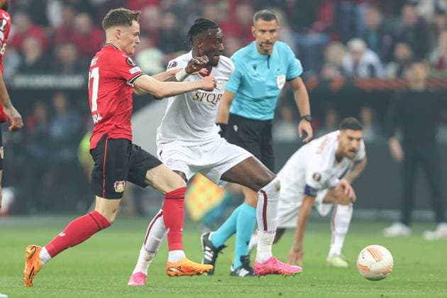 Germany, Leverkusen, 18 05 2023, BayArena, Bayer 04 Leverkusen AS Rom Uefa Europa Leaque, Florian Wirtz Bayer 04 Leverkusen and Tammy Abraham AS Rom battle for the ball Leverkusen BayArena North Rhine Westfalia Germany  eu-images-678