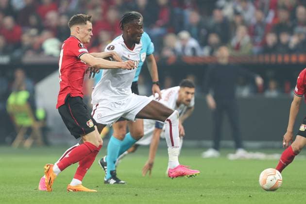 Germany, Leverkusen, 18 05 2023, BayArena, Bayer 04 Leverkusen AS Rom Uefa Europa Leaque, Florian Wirtz Bayer 04 Leverkusen and Tammy Abraham AS Rom battle for the ball Leverkusen BayArena North Rhine Westfalia Germany  eu-images-678