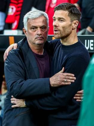 Xabi Alonso Bayer 04 Leverkusen, head coach and Jose Mourinho AS Rome, head coach before the match, GER, Bayer 04 Leverkusen vs AS Rome, UEFA Europa League 2022 23, semifinal second leg, 18 05 2023, GER, Bayer 04 Leverkusen vs AS Rome, UEFA Europa League 2022 23, semifinal second leg, 18 05 2023, Photo Eibner Press Photo Gabriel Boia Leverkusen. Copyright: xGabrielxBoiax EP_EER