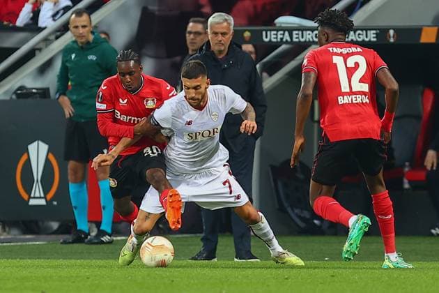 Foul on Lorenzo Pellegrini AS Roma by Jeremie Frimpong Bayer 04 Leverkusen Bayer 04 Leverkusen vs AS Roma, soccer, European League, semifinal, second leg, 2022 2023 season, 18 05 2023 photo kolbert press Ant Palmer Leverkusen NRW Germany Copyright: xkolbert-press AntxPalmerx