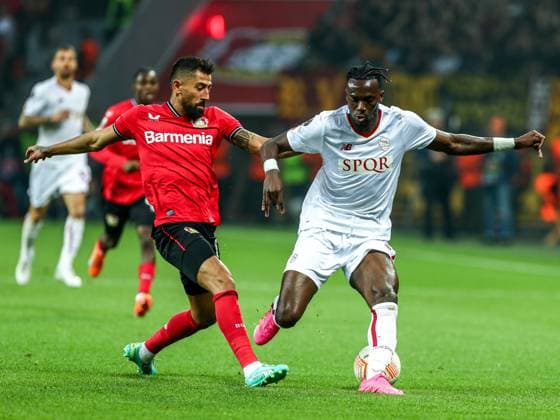 Kerem Demirbay Bayer 04 Leverkusen, 10 in a duel against Tammy Abraham AS Rome, 09 , GER, Bayer 04 Leverkusen vs AS Rome, UEFA Europa League 2022 23, semifinal second leg, 18 05 2023, Photo Eibner Pressefoto Gabriel Boia Leverkusen. Copyright: xGabrielxBoiax EP_EER
