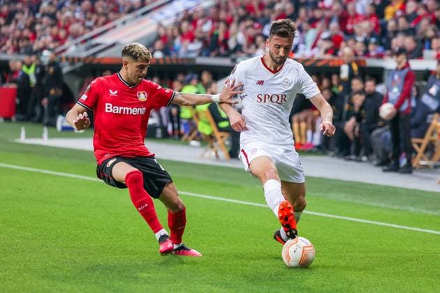 18 05 2023, Football, 2022 2023 season, UEFA Europa League, Semifinals, UEL, Bayer 04 Leverkusen AS Rome, v l Exequiel Palacios Bayer 04 Leverkusen , Bryan Cristante AS Rome , Leverkusen BayArena NRW Germany xRHR PHOTO DEx Copyright: RHR-FOTO DennisxEwertx RHR-FOTO DE