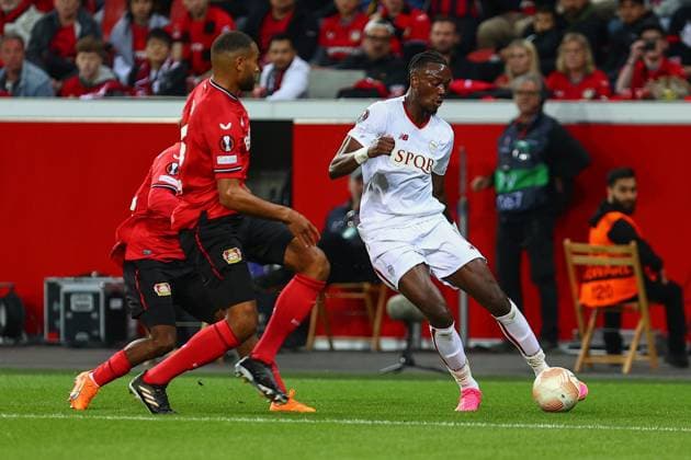Cross from Tammy Abraham AS Roma Bayer 04 Leverkusen vs AS Roma, football, European League, semi-final, second leg, 2022 2023 season, 18 05 2023 photo kolbert press Ant Palmer Leverkusen NRW Germany Copyright: xkolbert-press AntxPalmerx