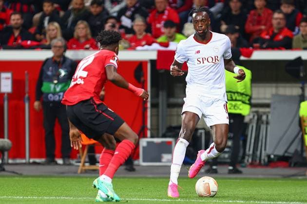 Tammy Abraham AS Roma in duel, action, with Edmond Tapsoba Bayer 04 Leverkusen Bayer 04 Leverkusen vs AS Roma, football, European League, semifinal, return match, season 2022 2023, 18 05 2023 photo kolbert press Ant Palmer Leverkusen NRW Germany Copyright: xkolbert-press AntxPalmerx
