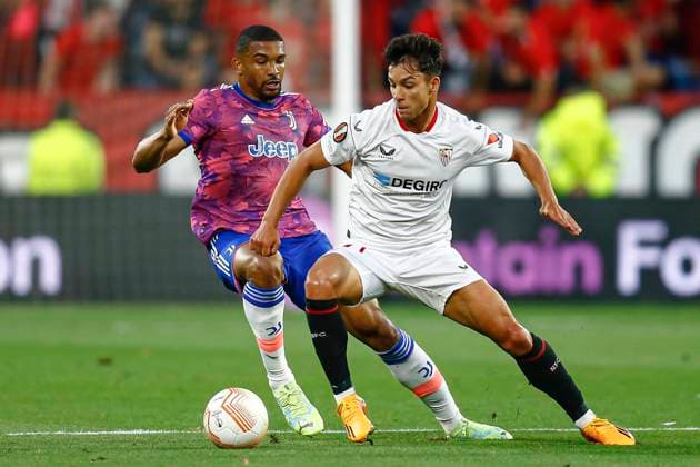 ESP: Sevilla FC-Juventus. UEFA Europa League Oliver Torres of Sevilla FC and Gleison Bremer of Juventus during the UEFA Europa League match, Semi-Finals, 2nd leg between Sevilla FC and Juventus played at Ramon Sanchez Pizjuan Stadium on May 18, 2023 in Sevilla, Spain. kpng Copyright: xAntonioxPozox xPRESSINPHOTOx AP_230518_036