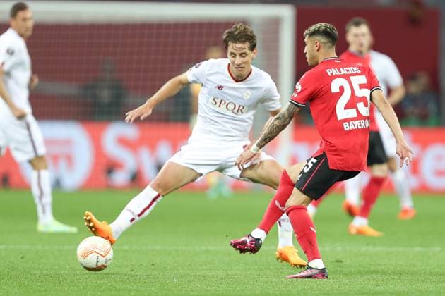 Germany, Leverkusen, 18 05 2023, BayArena, Bayer 04 Leverkusen AS Rom Uefa Europa Leaque, Edoardo Bove AS Rom and Exequiel Palacios Bayer 04 Leverkusen battle for the ball Leverkusen BayArena North Rhine Westfalia Germany  eu-images-678