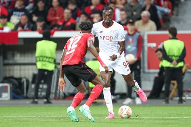 Germany, Leverkusen, 18 05 2023, BayArena, Bayer 04 Leverkusen AS Rom Uefa Europa Leaque, Edmond Tapsoba Bayer 04 Leverkusen and Tammy Abraham AS Rom battle for the ball Leverkusen BayArena North Rhine Westfalia Germany  eu-images-678
