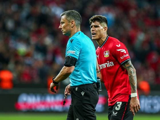 Piero Hincapie Reina Bayer 04 Leverkusen, 03 dissatisfied, disappointed disappointed, Slavko VinÄić Vincic SVN referee , GER, Bayer 04 Leverkusen vs AS Rome, UEFA Europa League 2022 23, semifinal second leg, 18 05 2023, GER, Bayer 04 Leverkusen vs AS Rome, UEFA Europa League 2022 23, semifinal second leg, 18 05 2023, Photo Eibner Pressefoto Gabriel Boia Leverkusen Copyright: xGabrielxBoiax EP_EER