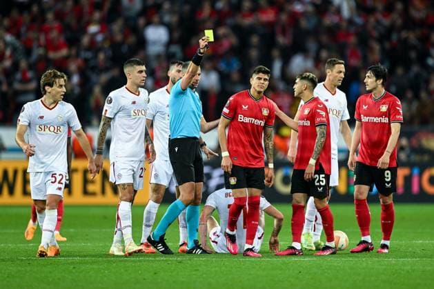 GER, Europa League, Semifinal, Bayer 04 Leverkusen AS Rome 18 05 2023, BayArena , Leverkusen , GER, Europa League, Semifinal, Bayer 04 Leverkusen AS Rome in picture picture shows yellow card for Piero Hincapie Bayer Leverkusen 3 nordphotoxGmbHx xTeresaxKroeger nordphoto00008