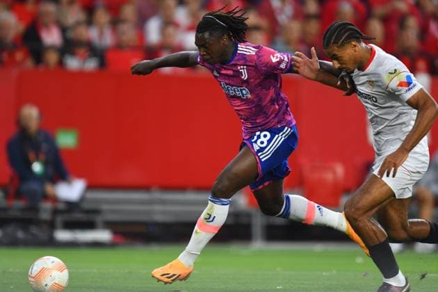 Photo Juan Jos& xe8; Ubeda LaPresse May 18, 2023 - Sevilla, Spain - Soccer - Siviglia Vs FC Juventus - UEFA Europa League 2022 2023 semi final second leg - Stadio Ram& xf3;n S& xe1;nchez Pizju& xe1;n. In the photo: Loic Bade (Siviglia) and Moise Kean (Juventus)  Copyright: xJuanxJos& xe8;xUbeda LaPresse Jux