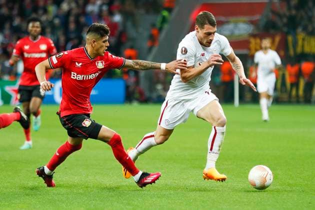 Andrea BELOTTI AS Roma, 11 , Piero HINCAPIE Bayer 04 Leverkusen, 3 , Leverkusen, Football UEFA Europa League Semi Final, Bayer 04 Leverkusen AS Roma, 18 05 2023, BayArena, Leverkusen UEFA regulations prohibit any use of photographs as image sequences and or quasi video Â